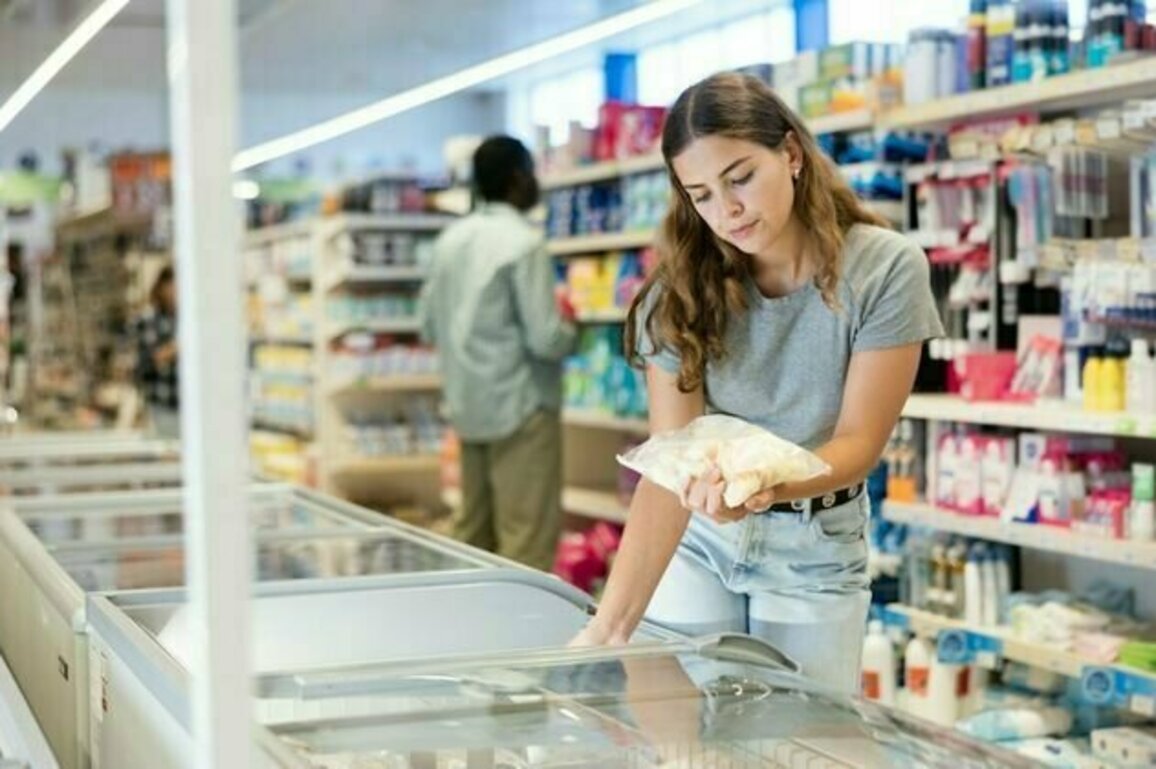 Americans expect inflation to be far higher than it really is, polling shows
