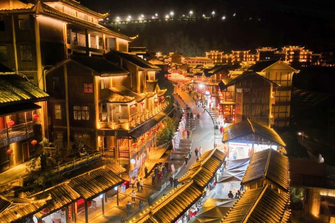 Belgian scholars immerse themselves in Tujia ethnic culture