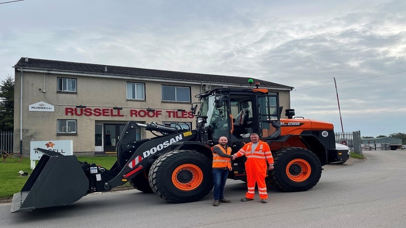 right to left Colin Stevensen, Yard Supervisor at RRT taking delivery from Craig Roberston of James Gordon's