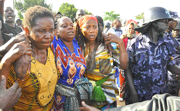 Abooluganda nga bakungubagira omugenzi Abooluganda nga bakungubagira omugenzi