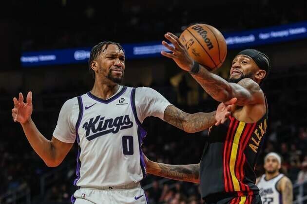 Hawks retain No. 6 seed with win over last-place Kings