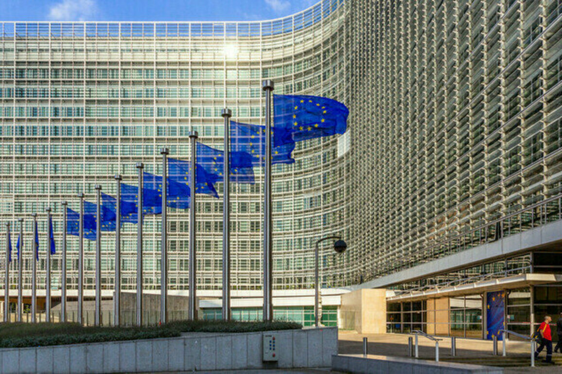 EU plans to tax big corporates to boost coffers  FT