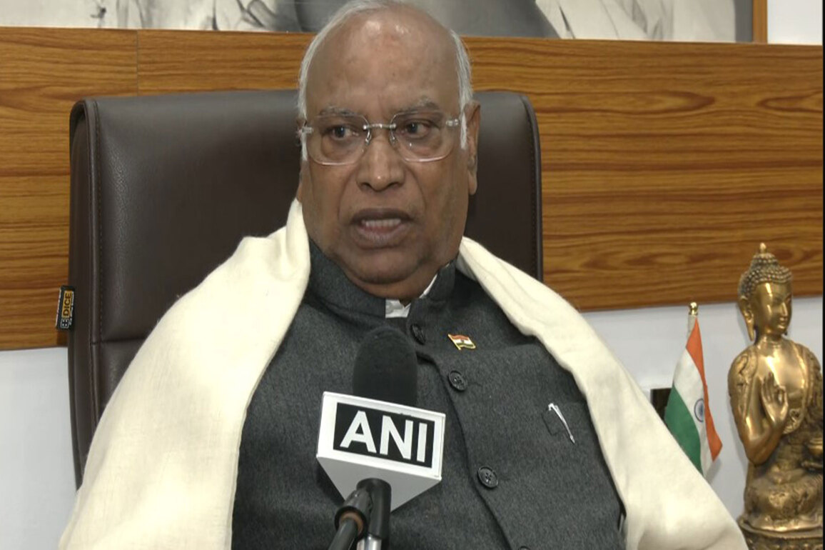 India's identity, constitutional values in danger because of BJP-RSS: Mallikarjun Kharge on Samvidhan Diwas