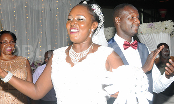 Angel Kisaakye Paasita Zaake nga basanyufu oluvannyuma lw’okugattibwa. Angel Kisaakye Paasita Zaake nga basanyufu oluvannyuma lw’okugattibwa.