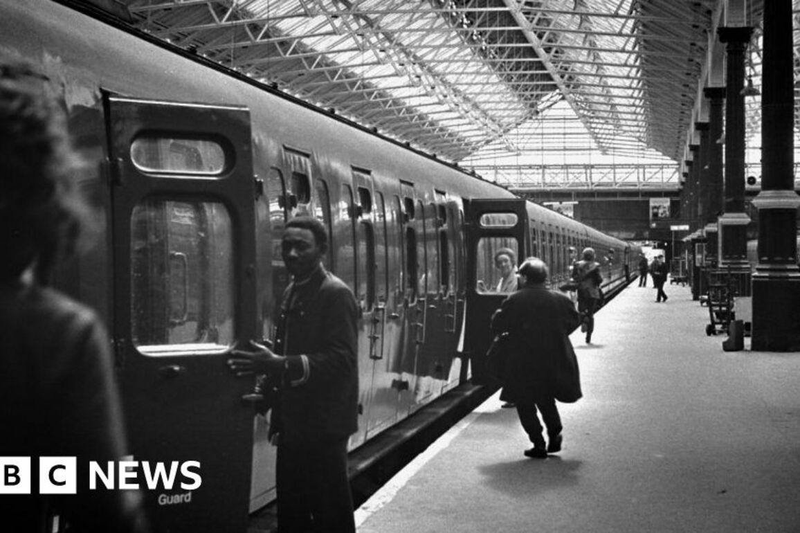 In pictures show London Victoria railway station in 1973