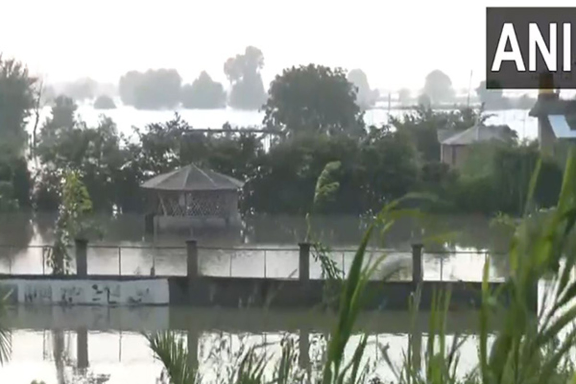 UP: Parts of NCR remain flooded as Yamuna overflows following heavy rainfall
