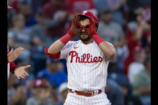 Phillies' Kyle Schwarber finishes off Dodgers with HR in ninth