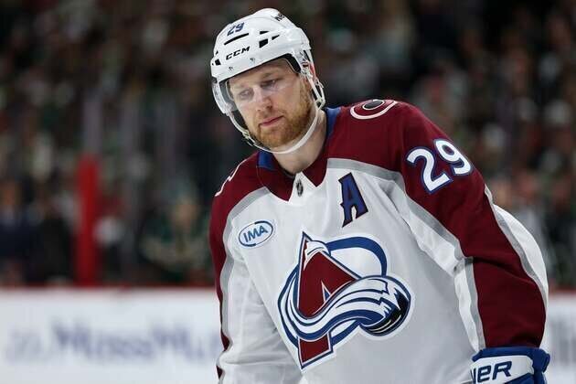 Avs' Nathan MacKinnon bloodied, exits Wild game
