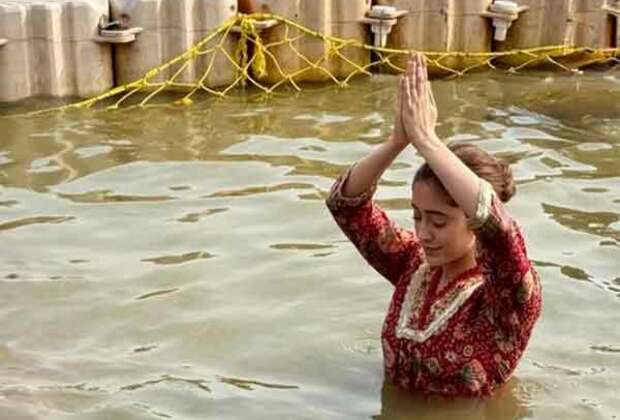 Shivangi Joshi attends Mahakumbh; takes holy dip at Triveni Sangam