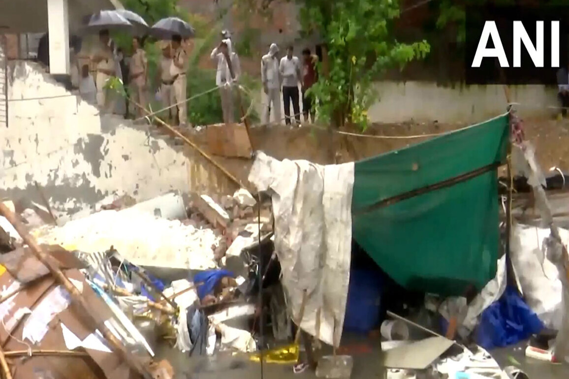 Delhi: 8 rescued, 3-4 critically injured in the Hari Nagar wall collapse