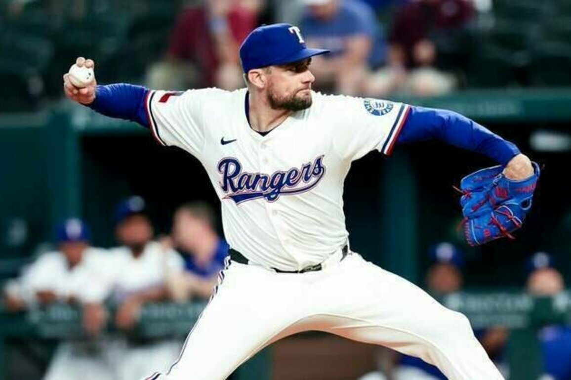Rangers' Nathan Eovaldi (triceps) leaves after two innings