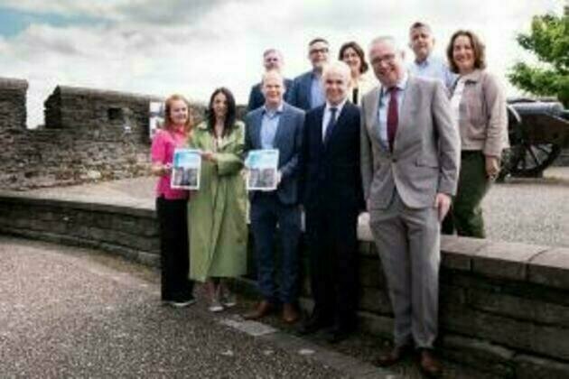 Minister Lyons Promotes the Derry Walls