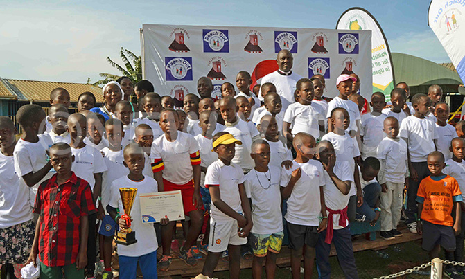 Hundreds grace reach out Mbuya charity run Hundreds grace reach out Mbuya charity run