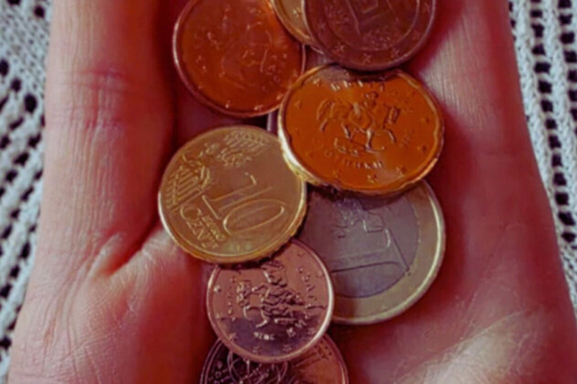 Small Shops Struggle to Give Change as Bulgaria Switches to Euro