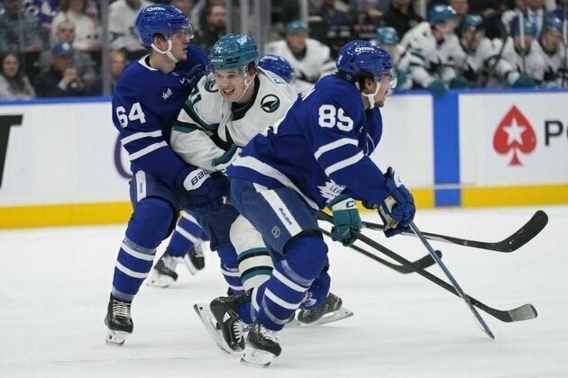 Fabian Zetterlund's shootout goal lifts Sharks over Maple Leafs