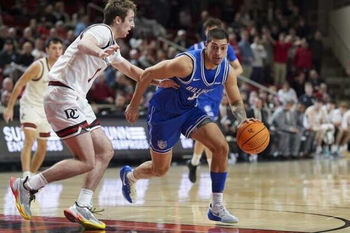 No. 19 Saint Louis faces La Salle ready to absorb more blows