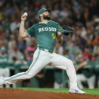Report: Red Sox RHP Lucas Giolito declines $19M option for 2026