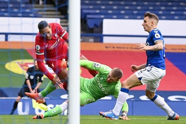 Liverpool fuming at &#039;stupid&#039; Pickford challenge