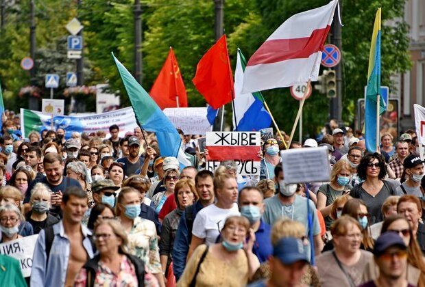 Huge Crowds Continue Russia Protest Over Arrest of Former Governor