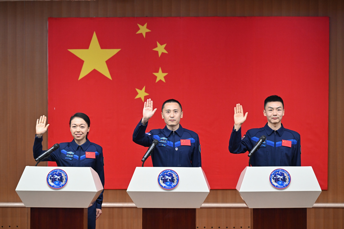 FOCUS | Astronauts of China's Shenzhou-23 mission meet press