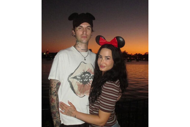 Demi Lovato enjoys Disney getaway with hubby Jutes, shares cute pics