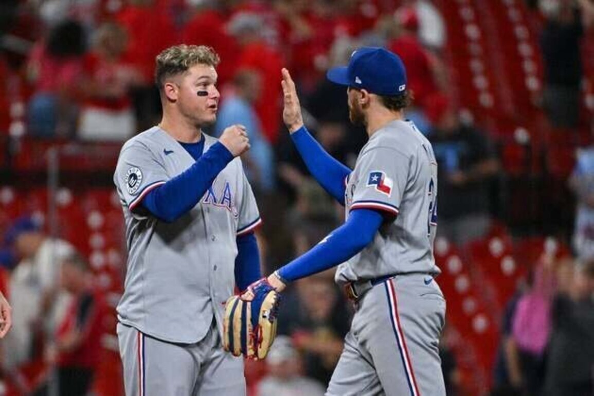 Joc Pederson, Rangers take aim at Guardians