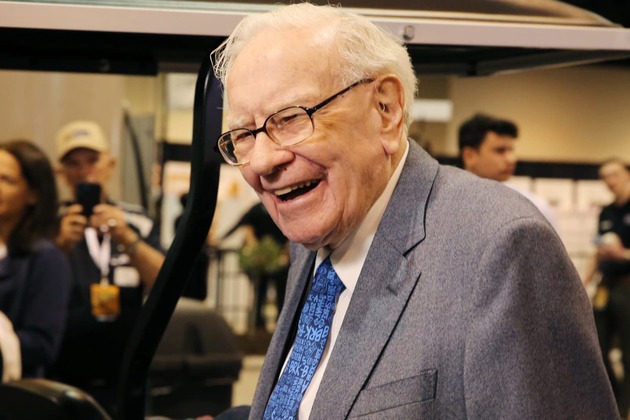 Investors are piling into big, short Treasury bets alongside Warren Buffett