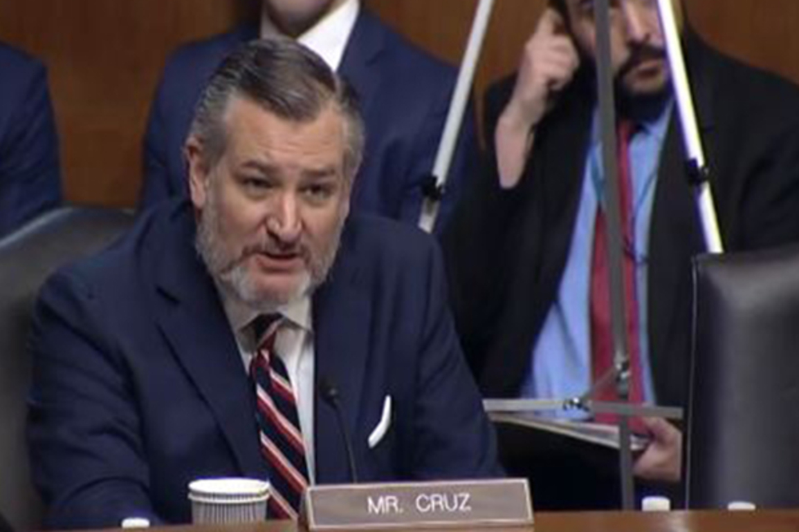US Senator Ted Cruz urges lifting restrictions on displaying Taiwan flag