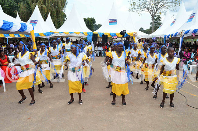  hildren from udaka atholic hurch ororo rchdiocese performing a liturgical dance during the function