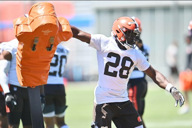 Browns place LB Jeremiah Owusu-Koramoah on COVID-19 list