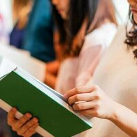 Klub baca, 'meeting point' anak muda yang bantu rawat budaya literasi