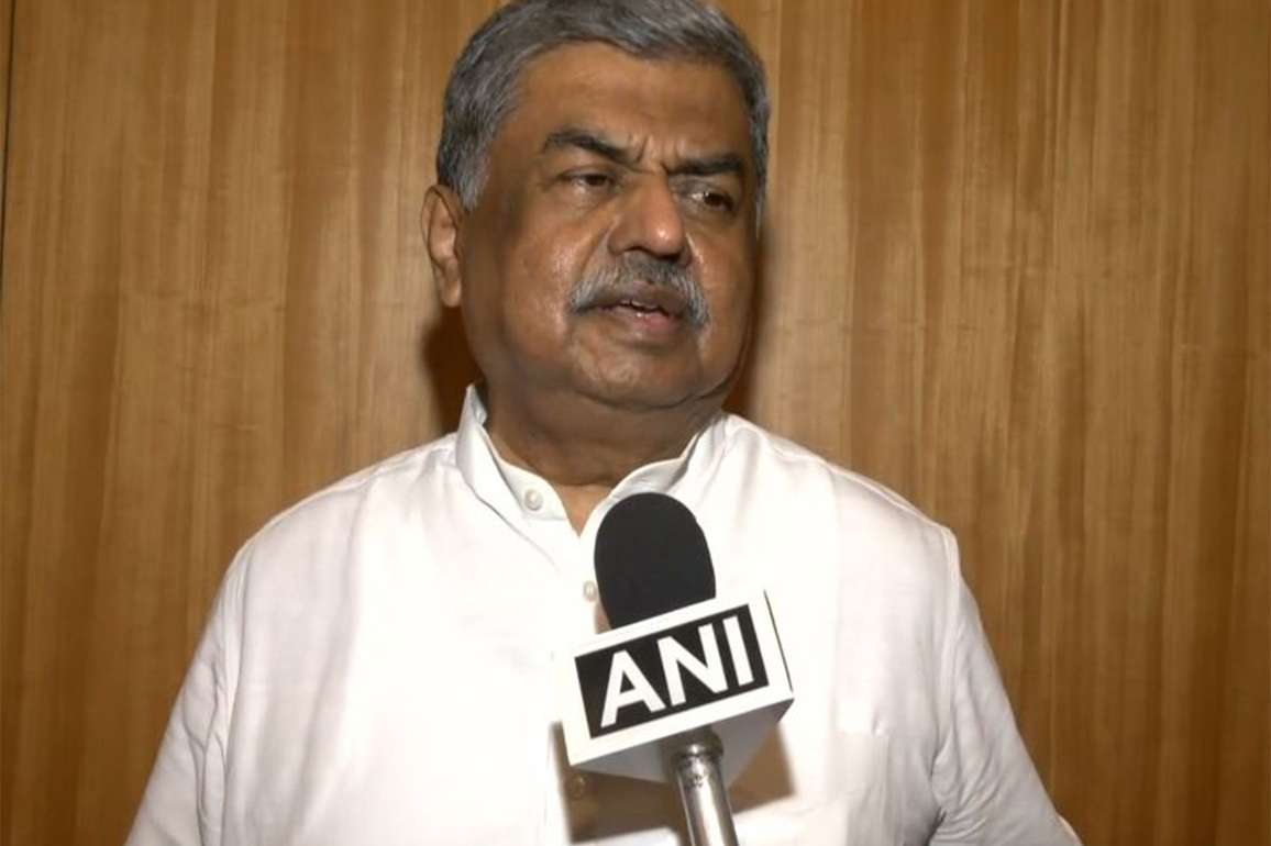 'Just a courtesy call, no curiosity': MLA Hariprasad meets CM Siddaramaiah, urges Cong workers to avoid leadership talk