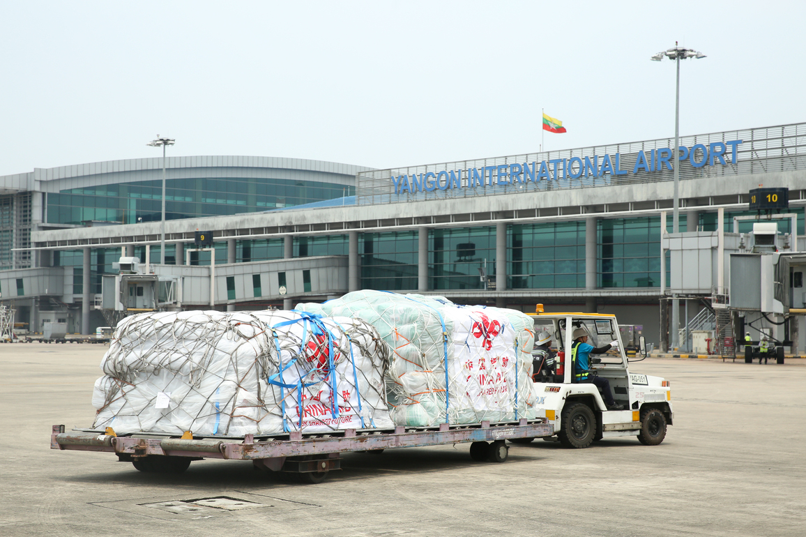 (SpotNews) MYANMAR-YANGON-EARTHQUAKE-CHINA-5TH BATCH-HUMANITARIAN AID SUPPLIES-ARRIVAL