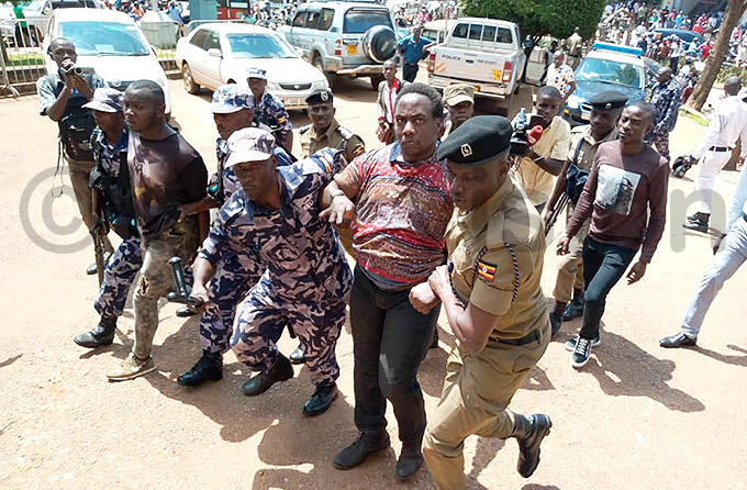 hristopher ine is dragged away by olice to the entral olice tation in ampala hot by uth akanwagi