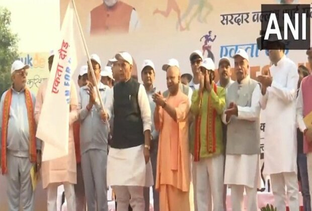 Defence Minister Rajnath Singh and CM Yogi flag off 'Run for Unity' in Lucknow