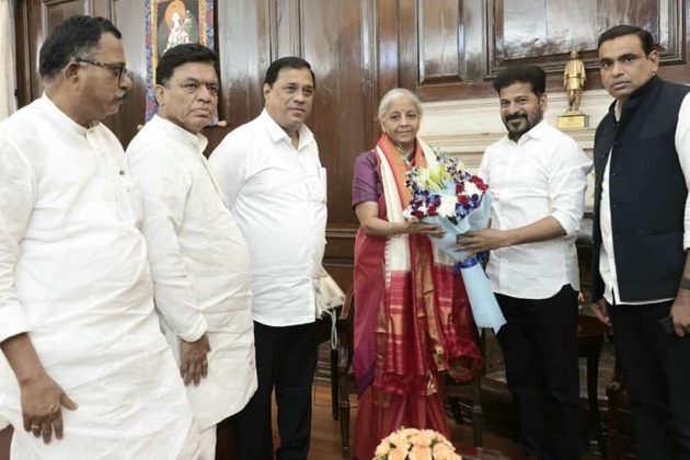 Telangana seeks Centre's support for construction of Young India schools