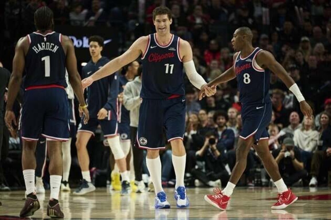 Resurgent Clippers aim to extend win streak against Pistons