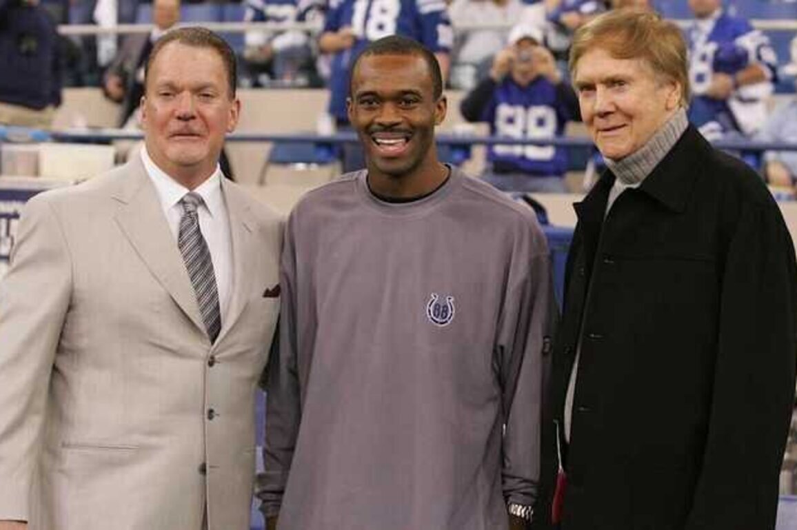 Colts Hall of Famer Raymond Berry dies