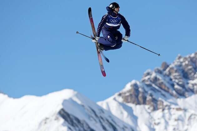 Defending champ Alex Hall 1 of 3 US skiers through to slopestyle final