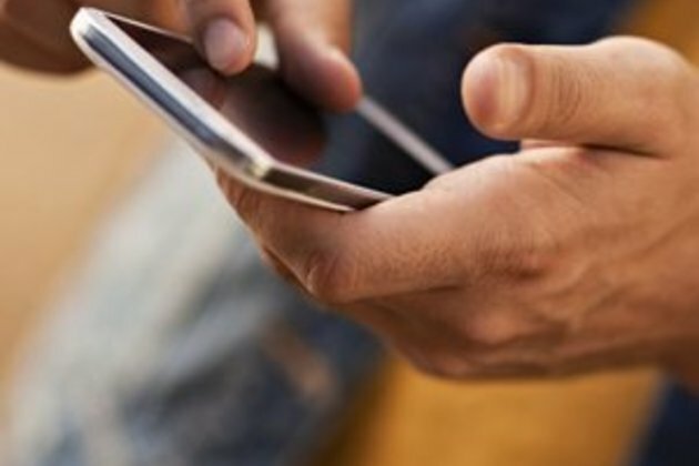 Cellphones a flight danger? Could be on some Boeing jets