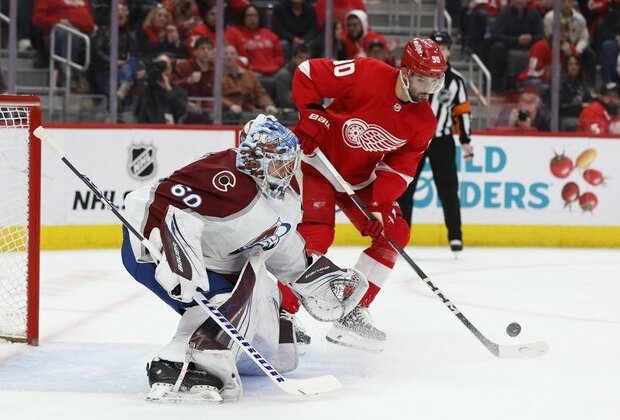 Patrick Kane's OT goal lifts Red Wings over Avalanche