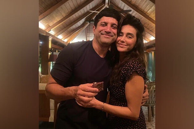 "You have made me happier": Shibani Dandekar pens heartwarming anniversary note for husband Farhan Akhtar