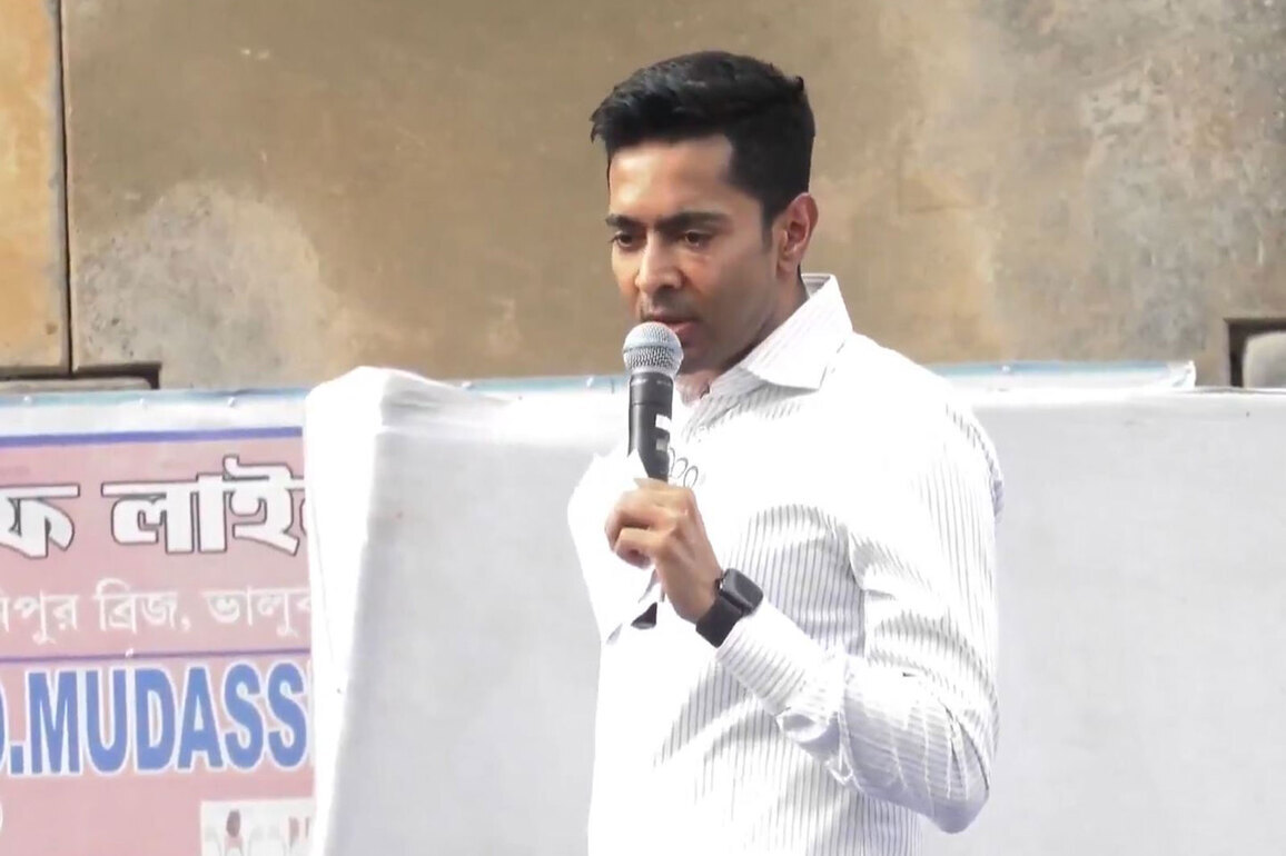 "PM Modi, Amit Shah are silent": Abhishek Banerjee on Pak Minister's 'Kolkata strike' threat
