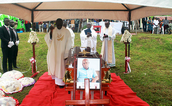 Fr. Bukwasizehi mu kusabira Atwine. Fr. Bukwasizehi mu kusabira Atwine.