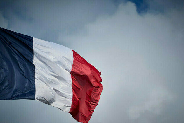 S&P downgrades Frances credit rating