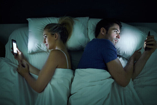 Gobal birth rates plunged after smartphones  FT