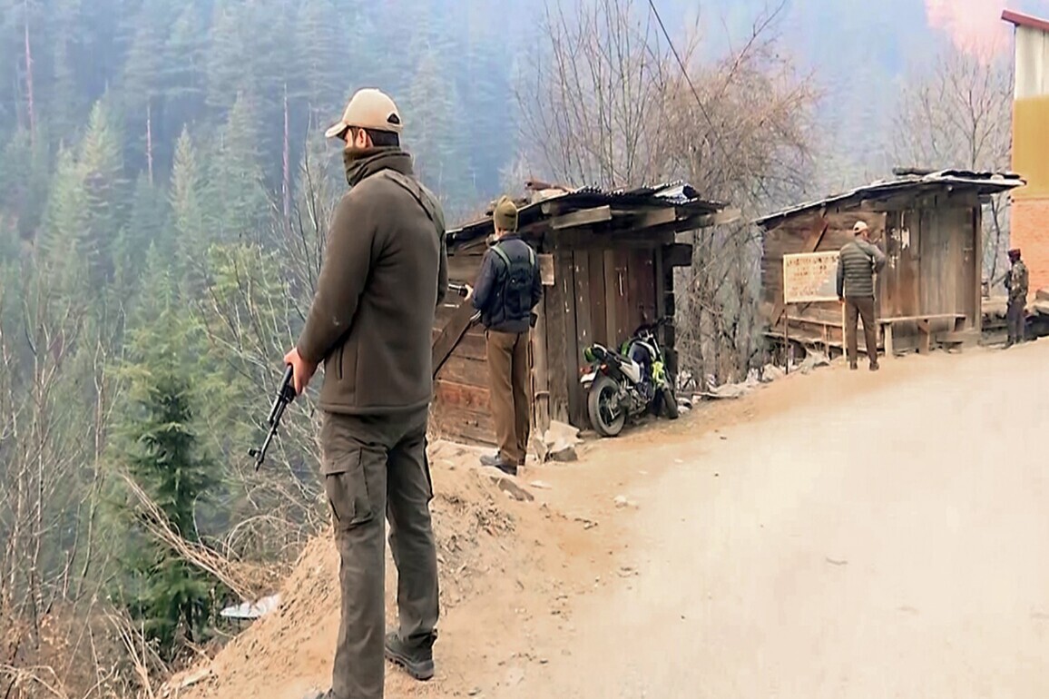 J-K Police arrests supporters of Saifullah group for aiding foreign terrorists in Kishtwar