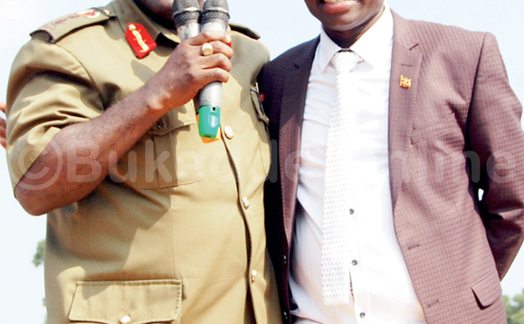 Gen. Katumba Wamala ng’ali ne Majegere. Gen. Katumba Wamala ng’ali ne Majegere.