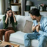 Love in the age of conspiracy: 5 tips to deal with disinformation and political polarization in relationships