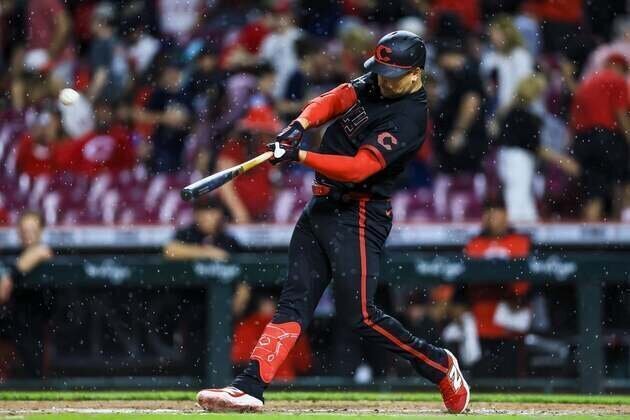 Nathaniel Lowe's walk-off blast ends Reds' rainy win over Tigers